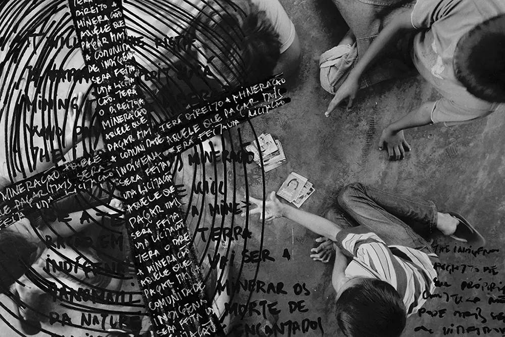 ana-mendes--pseudo-indigenas-_foto-digital-com-intervecao-em-tinta-nanquim-e-carvao---10.webp